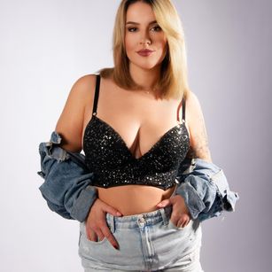 Model - Molly femdom