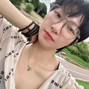 Model - Cindyyuan Stockings