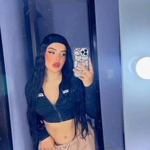 Model - Katalina Ferreira brunette