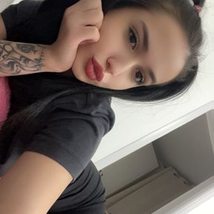 Model - EvaLovia deepthroat