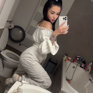 Model - EvaLovia teen