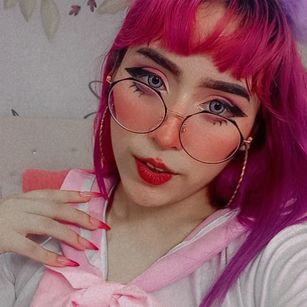 Model - ludovica young