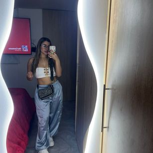 Model - issabela Gonzalez blondy