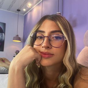 Model - issabela Gonzalez blondy