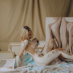 Model - AmelyDragons bigbreasts