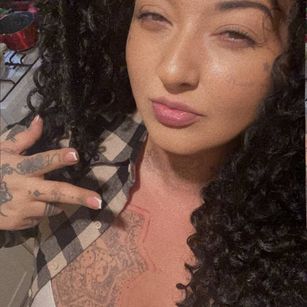 Model - Clara curlyhair