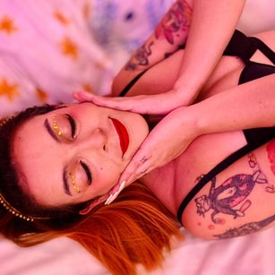 Model - AmyTang findom