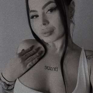 Model - Deborah curvy