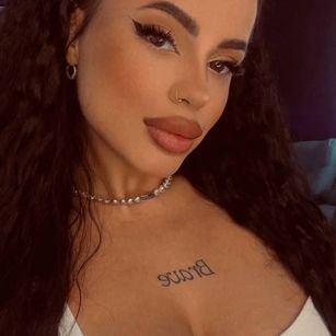 Model - Deborah cute