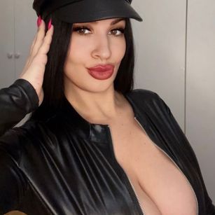 Model - mistressDominicaGod legs