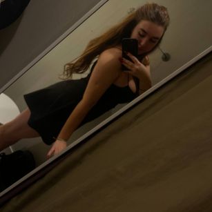 Model - Quanaeva striptease