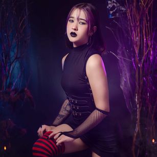 Model - Lilith Cary slim