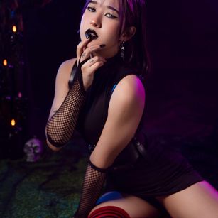 Model - Lilith Cary closeup