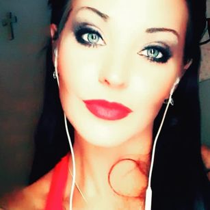 Model - Priscilla Pearl shaved