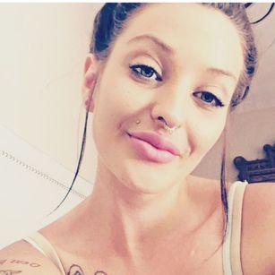 Model - Priscilla Pearl fastresponse