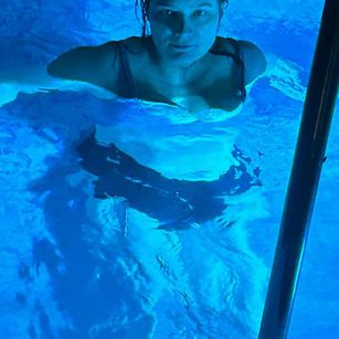 Model - NinaCherry hairy