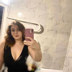 Model - MilinaFox Striptease