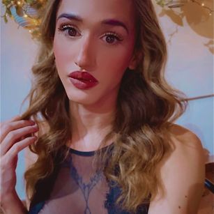 Model - Elian Moon bottom