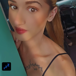 Model - Elian Moon latina