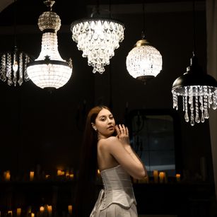 Model - EllaHart natural