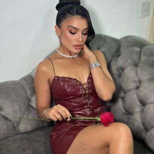 Model - Holly Brensone latina