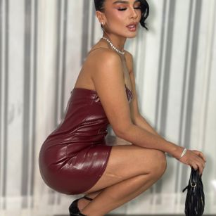 Model - Holly Brensone mature