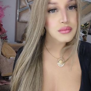 Model - Nicollett Saenz Bigboobs