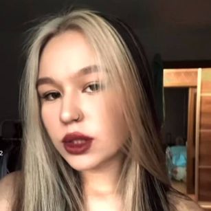 Model - Rebecca feet