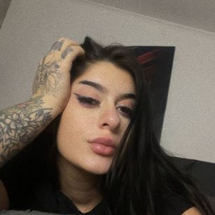 Model - Divine Aria feet