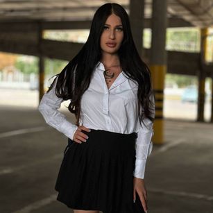 Model - FoxEnchante beauty