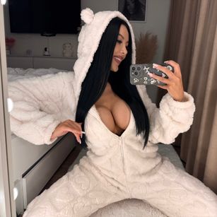 Model - kimberry oil