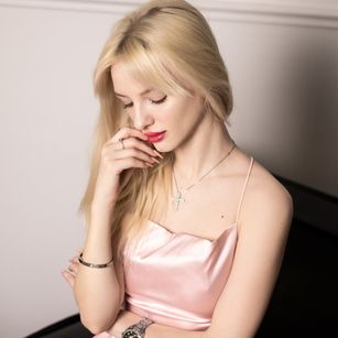 Model - LexyBlonde shaved