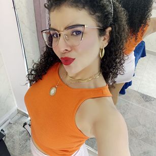 Model - Kloe Wolf heels