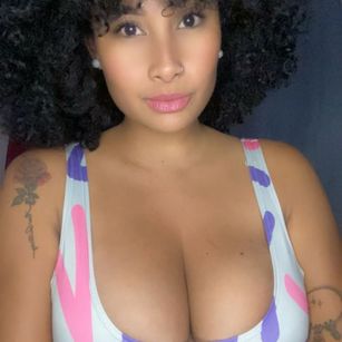 Model - curlylovehot tits