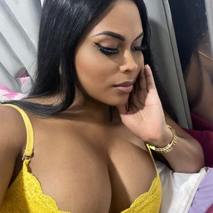 Model - Victoria phillips cum