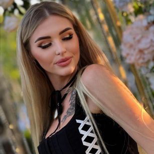 Model - Anna bigtits