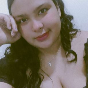 Model - Mar Blue curvy