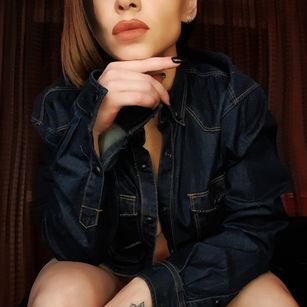 Model - AnnaLu humiliation