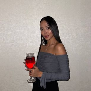 Model - Miura brunette