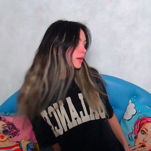 Model - LucyGoldi feet