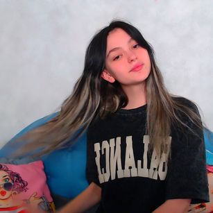 Model - LucyGoldi mistress