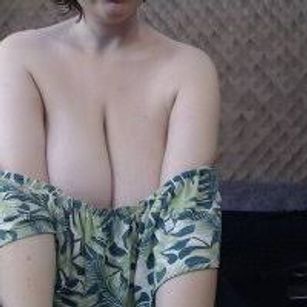 Model - NinaCherry bigtits