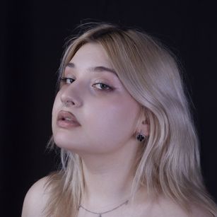 Model - Sophie bigass