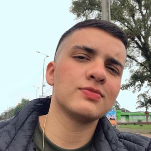 Model - MathiasCollins latino