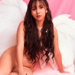 Model - Amy Cartter latina