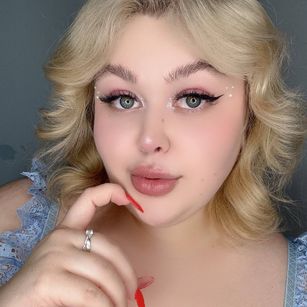 Model - Polly_Shy natural