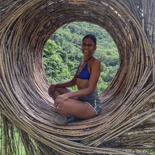 Model - AllissonPearsson spank