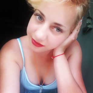 Model - Hot Lili boobs