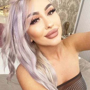 Model - JulieBigAssx oilshow