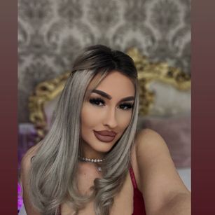 Model - JulieBigAssx cumshow